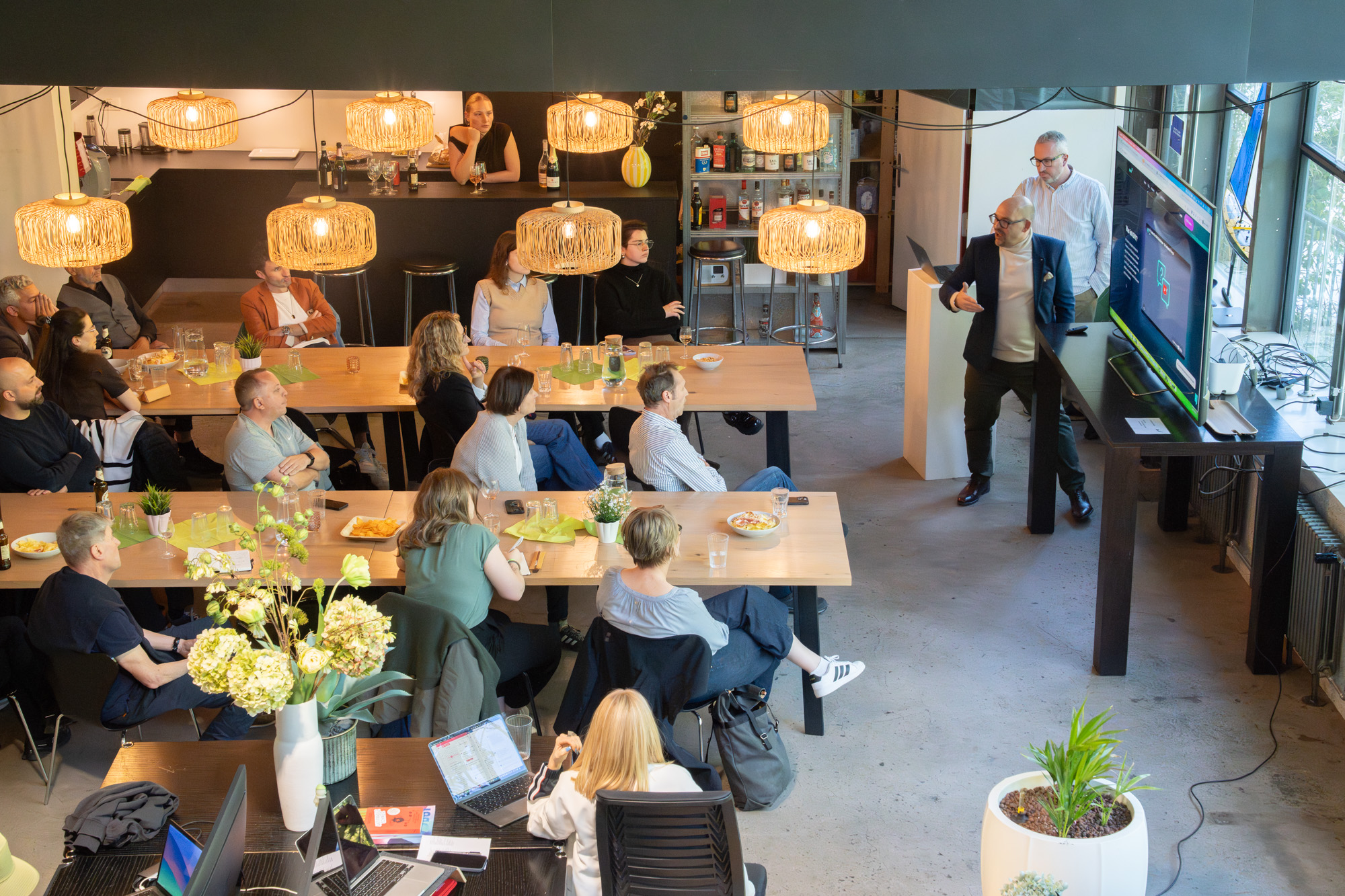 Rund 50 Marketing-Verantwortliche aus der Region Bern beim Inspirationstalk «From Search to AI» bei Republica.